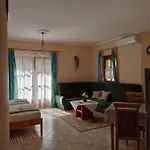 Marika Apartmanhaz アパート ザラカロシュ