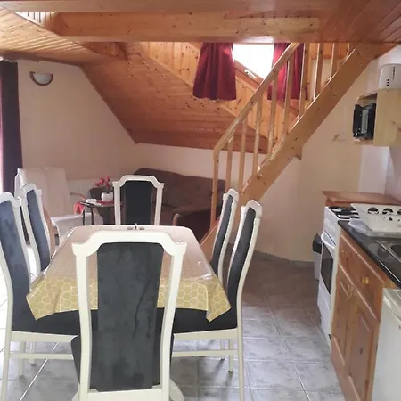 Marika Apartmanhaz *