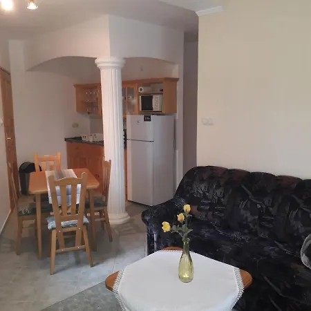 Marika Apartmanhaz *