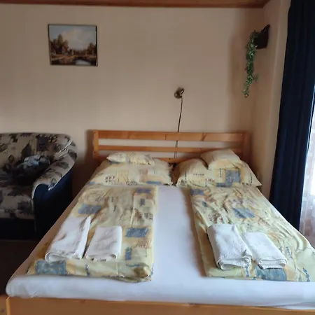 Marika Apartmanhaz 佐洛卡罗斯