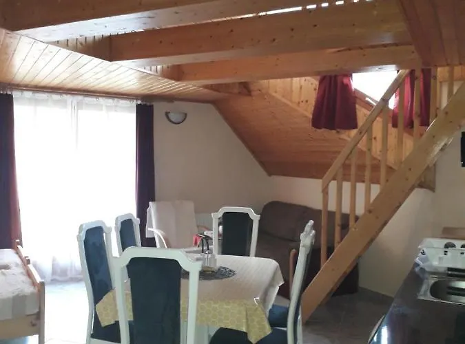 شقة Marika Apartmanhaz