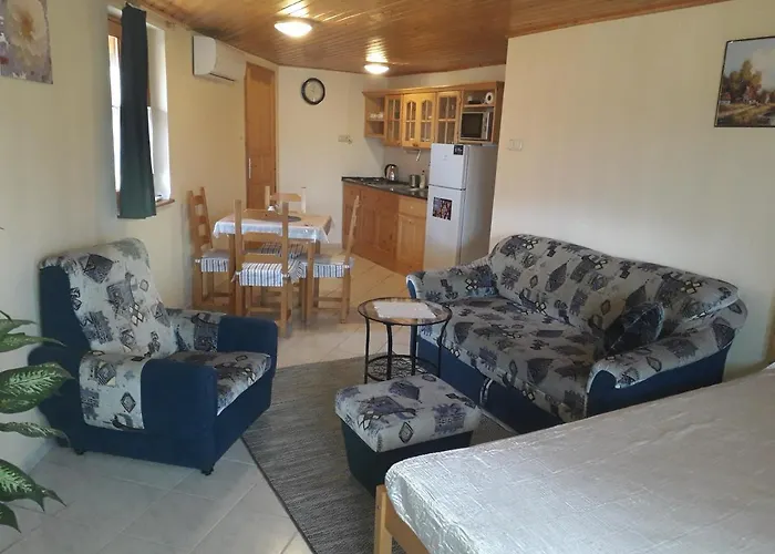 شقة Marika Apartmanhaz