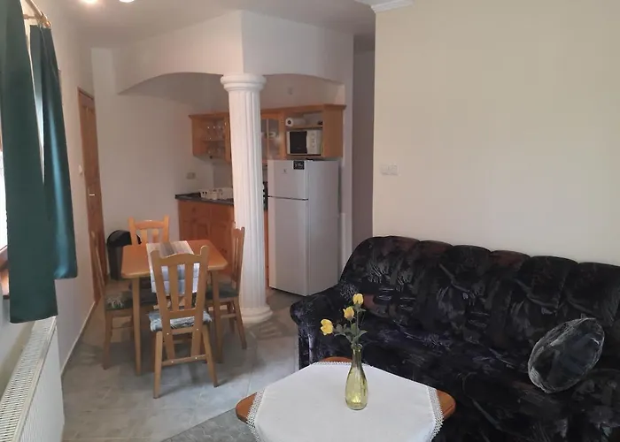 Marika Apartmanhaz *